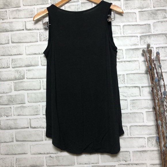 W5 Black Embroidered sleeveless top Size S - Picture 2 of 5